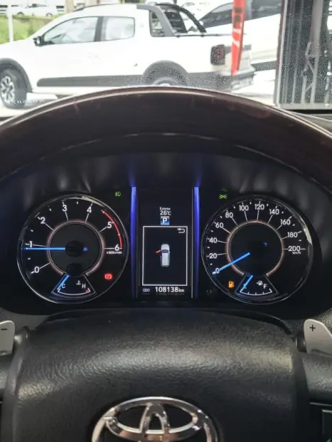 TOYOTA Hilux SW4 2.8 16V 4P SRX 4X4 7 LUGARES TURBO DIESEL AUTOM�TICO, Foto 2