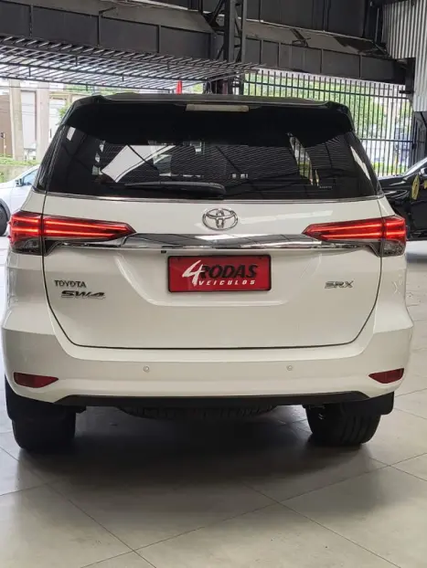 TOYOTA Hilux SW4 2.8 16V 4P SRX 4X4 7 LUGARES TURBO DIESEL AUTOM�TICO, Foto 5