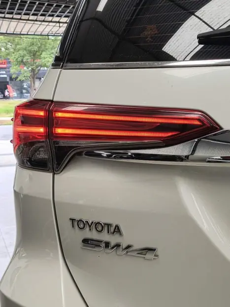 TOYOTA Hilux SW4 2.8 16V 4P SRX 4X4 7 LUGARES TURBO DIESEL AUTOM�TICO, Foto 6