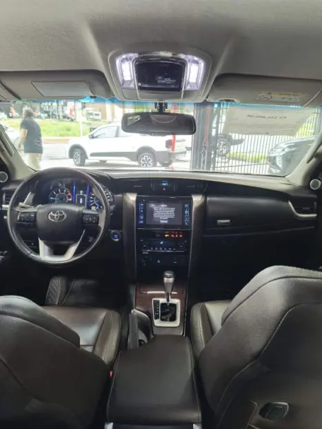 TOYOTA Hilux SW4 2.8 16V 4P SRX 4X4 7 LUGARES TURBO DIESEL AUTOM�TICO, Foto 9