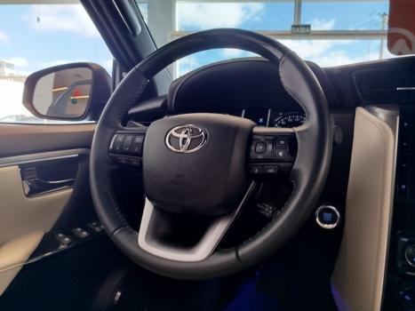 TOYOTA Hilux SW4 2.8 4P SRX 4X4 TURBO DIESEL AUTOMÁTICO, Foto 16