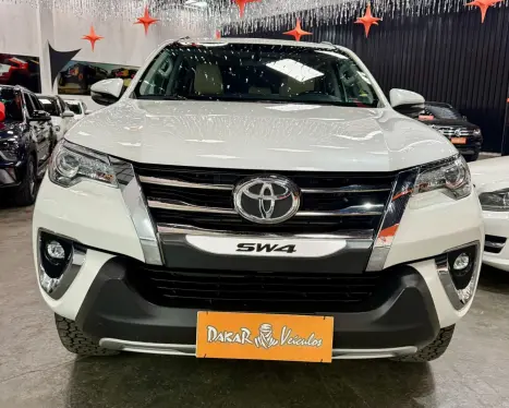 TOYOTA Hilux SW4 2.8 16V 4P SRX 4X4 7 LUGARES TURBO DIESEL AUTOMÁTICO, Foto 2