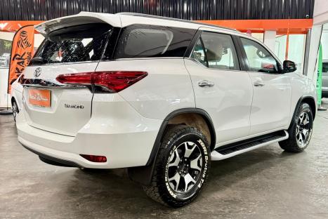 TOYOTA Hilux SW4 2.8 16V 4P SRX 4X4 7 LUGARES TURBO DIESEL AUTOMÁTICO, Foto 4