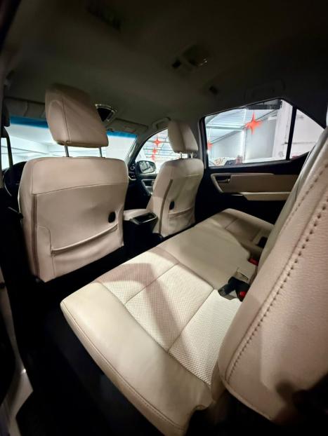 TOYOTA Hilux SW4 2.8 16V 4P SRX 4X4 7 LUGARES TURBO DIESEL AUTOMÁTICO, Foto 8