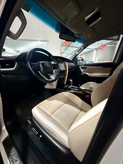 TOYOTA Hilux SW4 2.8 16V 4P SRX 4X4 7 LUGARES TURBO DIESEL AUTOMÁTICO, Foto 10