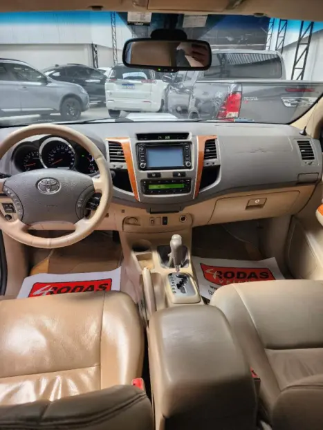 TOYOTA Hilux SW4 3.0 16V 4P SRV 4X4 7 LUGARES TURBO DIESEL AUTOMTICO, Foto 3