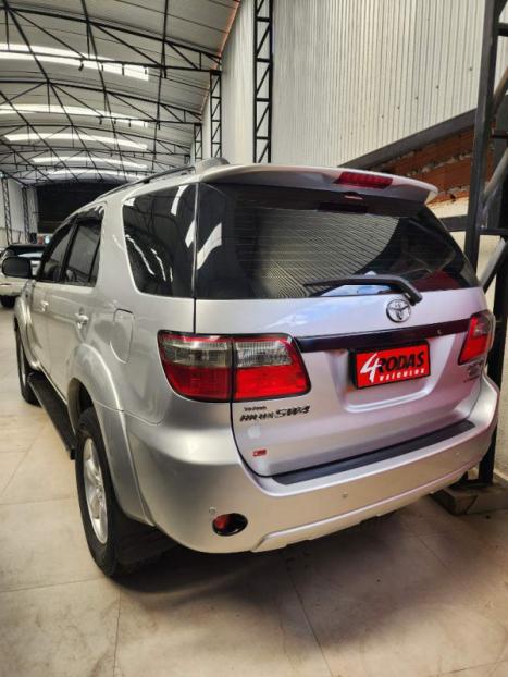 TOYOTA Hilux SW4 3.0 16V 4P SRV 4X4 7 LUGARES TURBO DIESEL AUTOMTICO, Foto 4