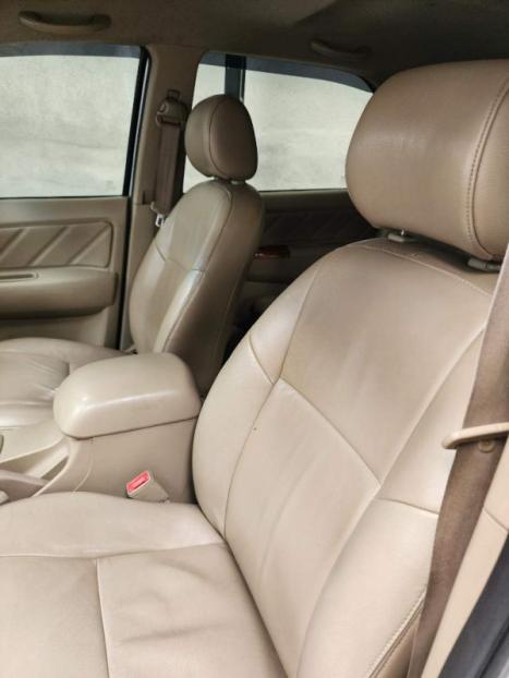 TOYOTA Hilux SW4 3.0 16V 4P SRV 4X4 7 LUGARES TURBO DIESEL AUTOMÁTICO, Foto 2 TOYOTA Hilux SW4 3.0 16V 4P SRV 4X4 7 LUGARES TURBO DIESEL AUTOMÁTICO, Foto 2