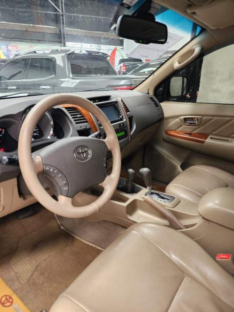 TOYOTA Hilux SW4 3.0 16V 4P SRV 4X4 7 LUGARES TURBO DIESEL AUTOMÁTICO, Foto 3 TOYOTA Hilux SW4 3.0 16V 4P SRV 4X4 7 LUGARES TURBO DIESEL AUTOMÁTICO, Foto 3