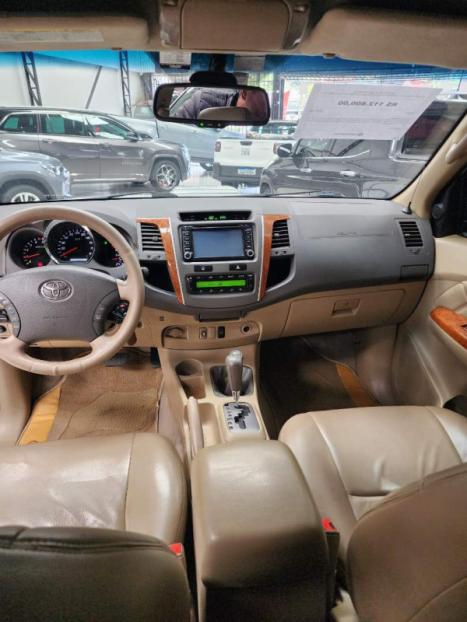 TOYOTA Hilux SW4 3.0 16V 4P SRV 4X4 7 LUGARES TURBO DIESEL AUTOMÁTICO, Foto 4 TOYOTA Hilux SW4 3.0 16V 4P SRV 4X4 7 LUGARES TURBO DIESEL AUTOMÁTICO, Foto 4