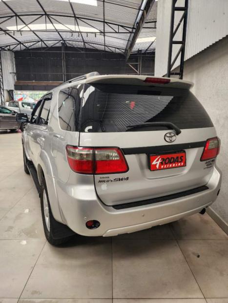 TOYOTA Hilux SW4 3.0 16V 4P SRV 4X4 7 LUGARES TURBO DIESEL AUTOMÁTICO, Foto 7 TOYOTA Hilux SW4 3.0 16V 4P SRV 4X4 7 LUGARES TURBO DIESEL AUTOMÁTICO, Foto 7