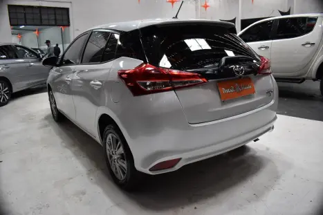 TOYOTA Yaris Hatch 1.3 16V 4P FLEX XL PLUS TECH MULTIDRIVE AUTOM�TICO CVT, Foto 4