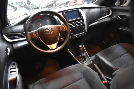 TOYOTA Yaris Hatch 1.3 16V 4P FLEX XL PLUS TECH MULTIDRIVE AUTOM�TICO CVT, Foto 9