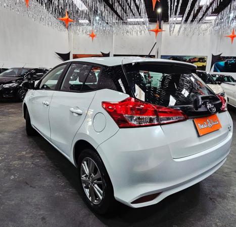 TOYOTA Yaris Hatch 1.5 16V 4P FLEX XL MULTIDRIVE AUTOM�TICO CVT, Foto 4