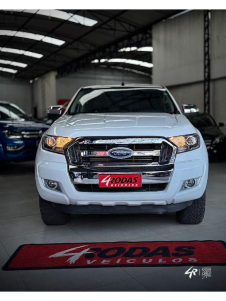 FORD Ranger 3.2 20V CABINE DUPLA 4X4 LIMITED PLUS TURBO DIESEL AUTOMTICO, Foto 3