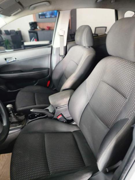 HYUNDAI I30 2.0 16V 4P, Foto 2