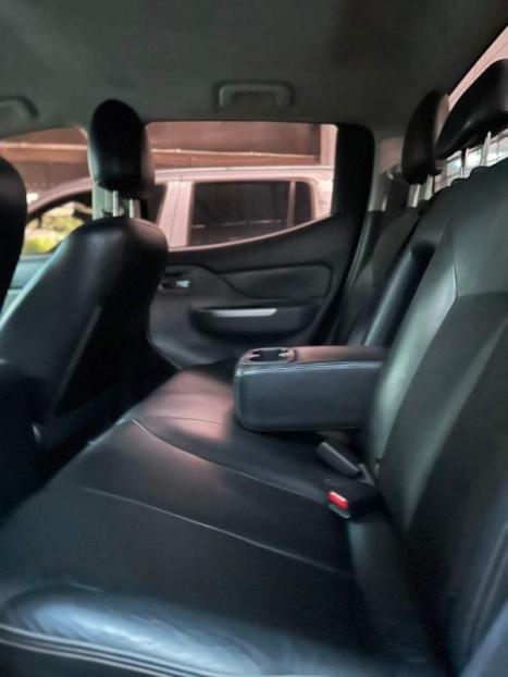 MITSUBISHI L 200 Triton 2.4 16V SPORT HPE TOP 4X4 CABINE DUPLA TURBO DIESEL AUTOMTICO, Foto 4