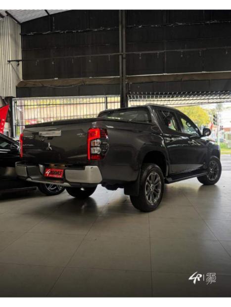 MITSUBISHI L 200 Triton 2.4 16V OUTDOOR HPE-S 4X4 CABINE DUPLA TURBO DIESEL AUTOMTICO, Foto 4