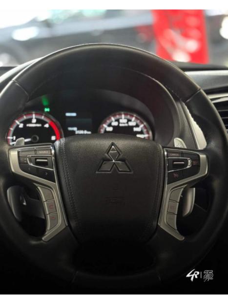 MITSUBISHI L 200 Triton 2.4 16V OUTDOOR HPE-S 4X4 CABINE DUPLA TURBO DIESEL AUTOMTICO, Foto 7