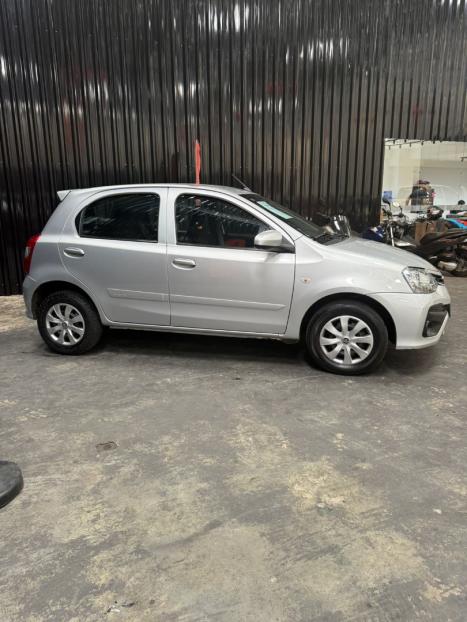 TOYOTA Etios Hatch 1.3 16V 4P FLEX, Foto 3
