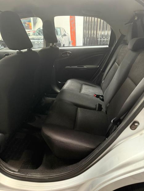 TOYOTA Etios Hatch 1.3 16V 4P FLEX, Foto 6