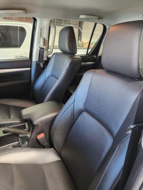 TOYOTA Hilux Caminhonete 2.8 16V SRX 4X4 DIESEL CABINE DUPLA AUTOMTICO, Foto 2