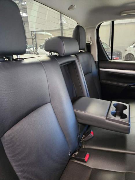 TOYOTA Hilux Caminhonete 2.8 16V SRX 4X4 DIESEL CABINE DUPLA AUTOMTICO, Foto 9