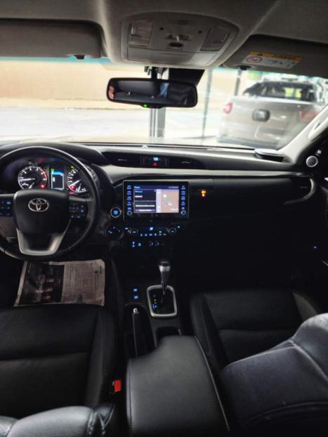 TOYOTA Hilux Caminhonete 2.8 16V SRX 4X4 DIESEL CABINE DUPLA AUTOMTICO, Foto 4