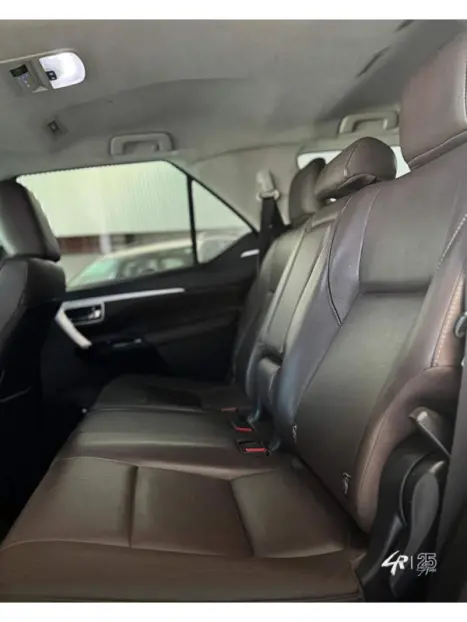 TOYOTA Hilux SW4 2.8 16V 4P SRX 4X4 7 LUGARES TURBO DIESEL AUTOMTICO, Foto 5
