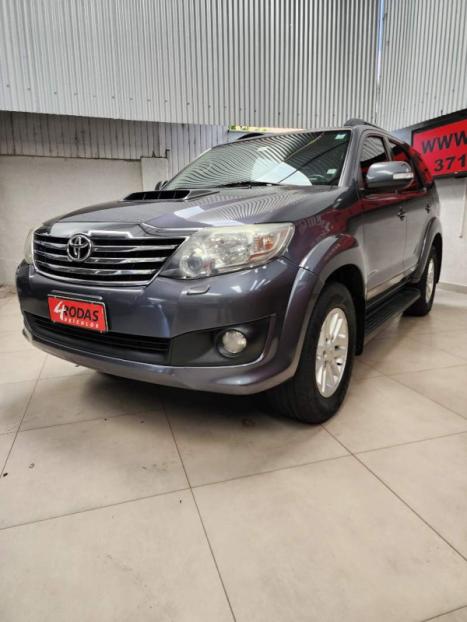 TOYOTA Hilux SW4 3.0 16V 4P SRV 4X4 7 LUGARES TURBO DIESEL AUTOMTICO, Foto 1