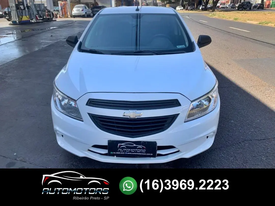 CHEVROLET Onix Hatch - Foto