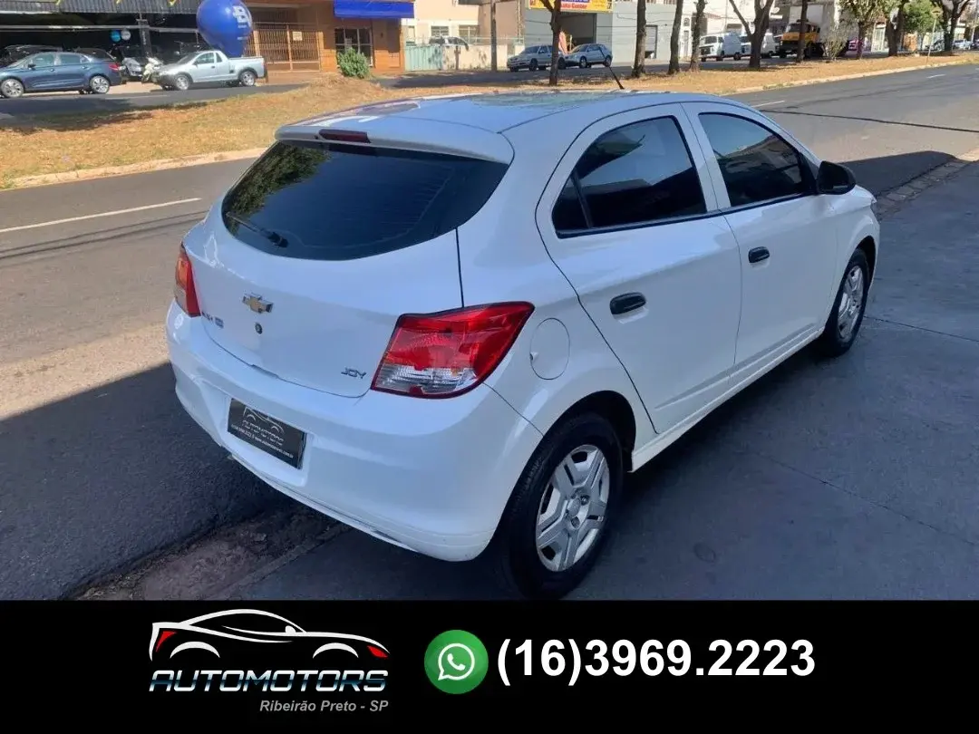 CHEVROLET Onix Hatch - Foto