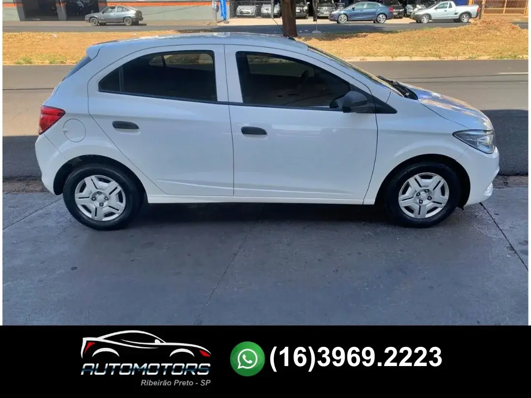 CHEVROLET Onix Hatch - Foto