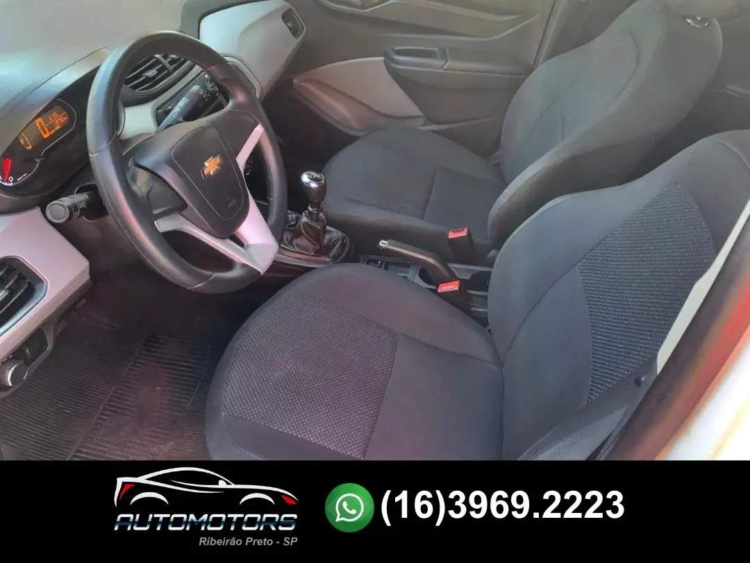 CHEVROLET Onix Hatch - Foto