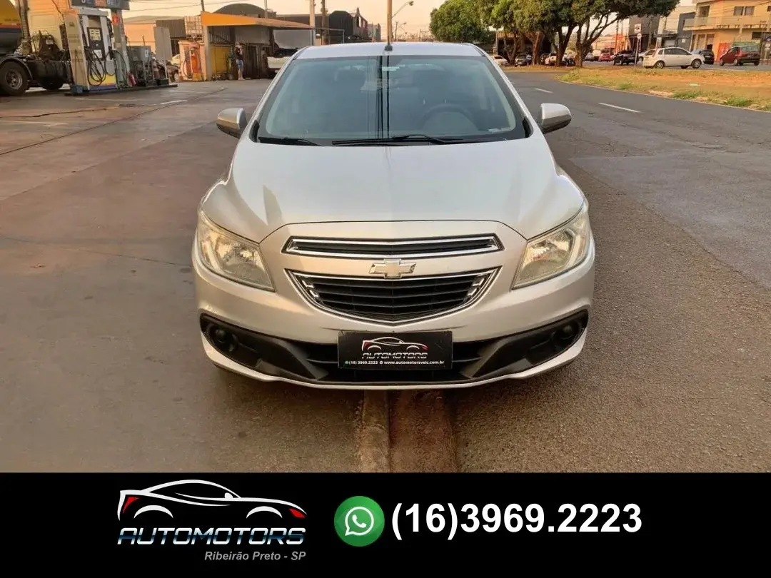 CHEVROLET Onix Hatch - Foto