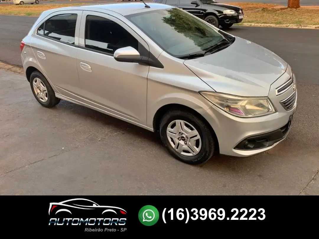 CHEVROLET Onix Hatch - Foto