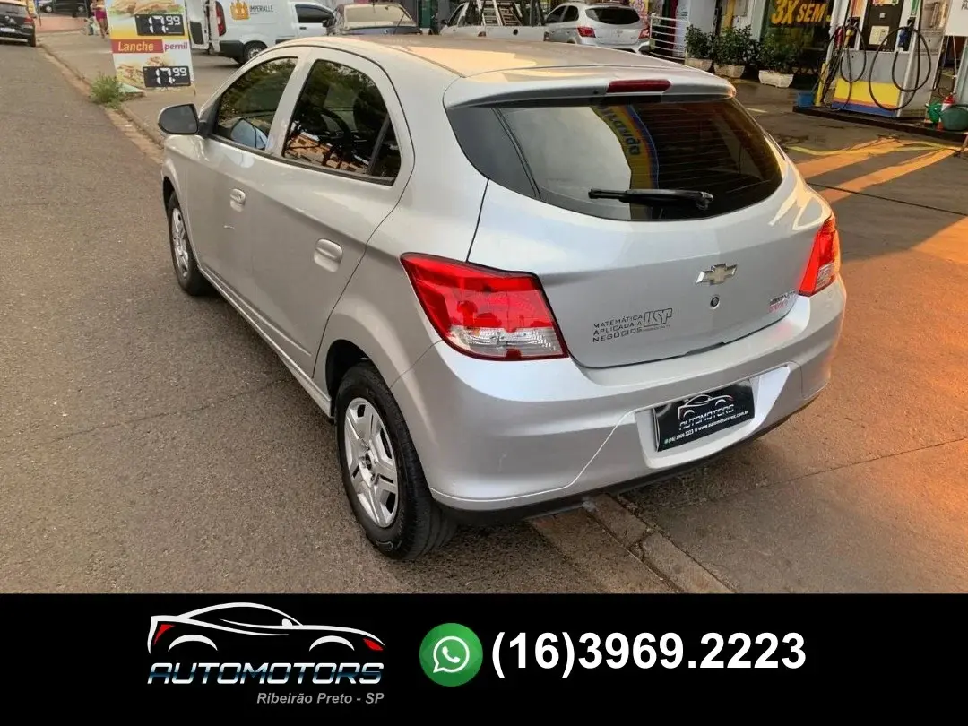 CHEVROLET Onix Hatch - Foto