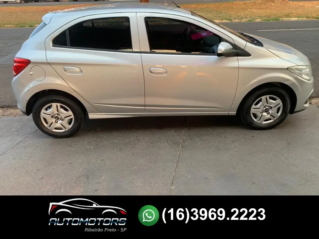 CHEVROLET Onix Hatch - Foto