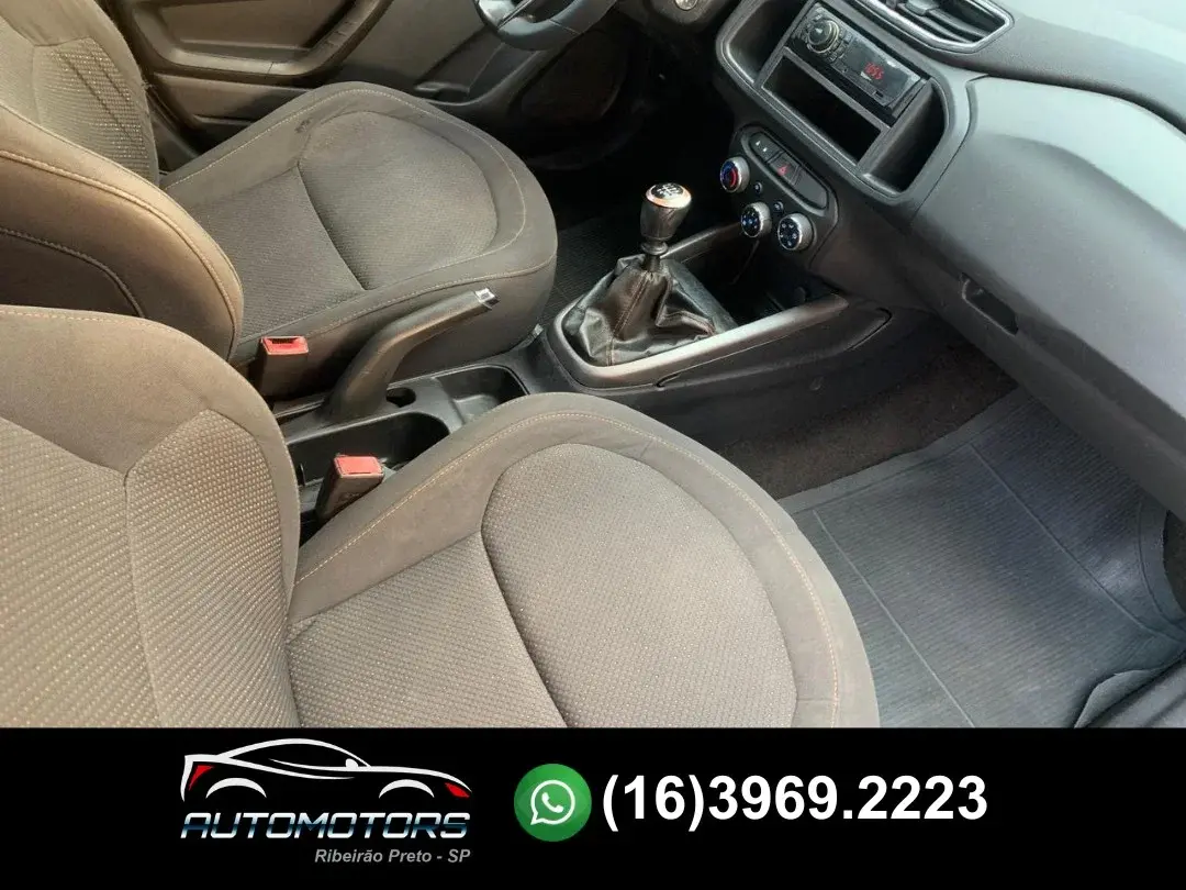 CHEVROLET Onix Hatch - Foto