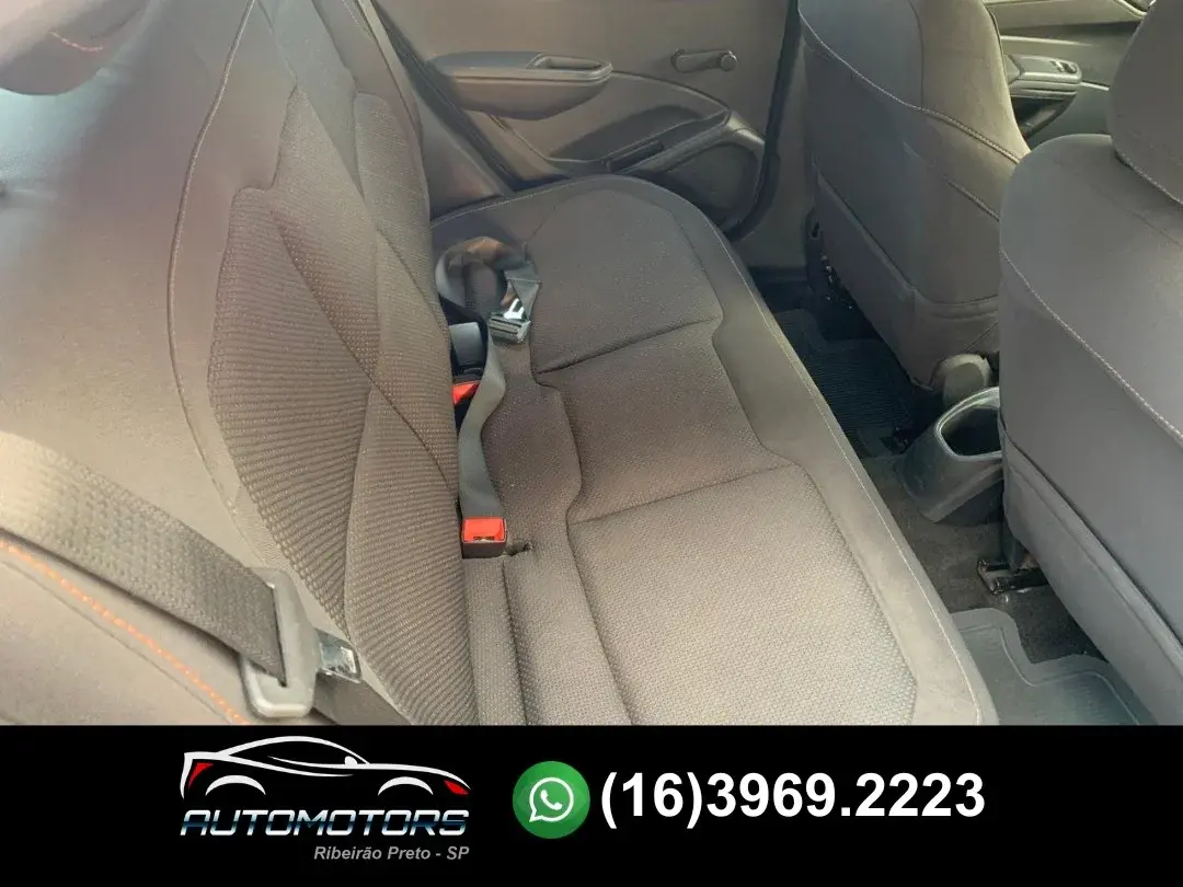 CHEVROLET Onix Hatch - Foto