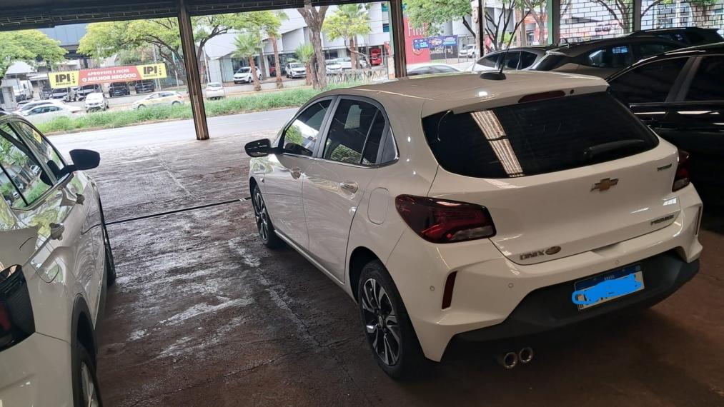 CHEVROLET Onix Hatch - Foto