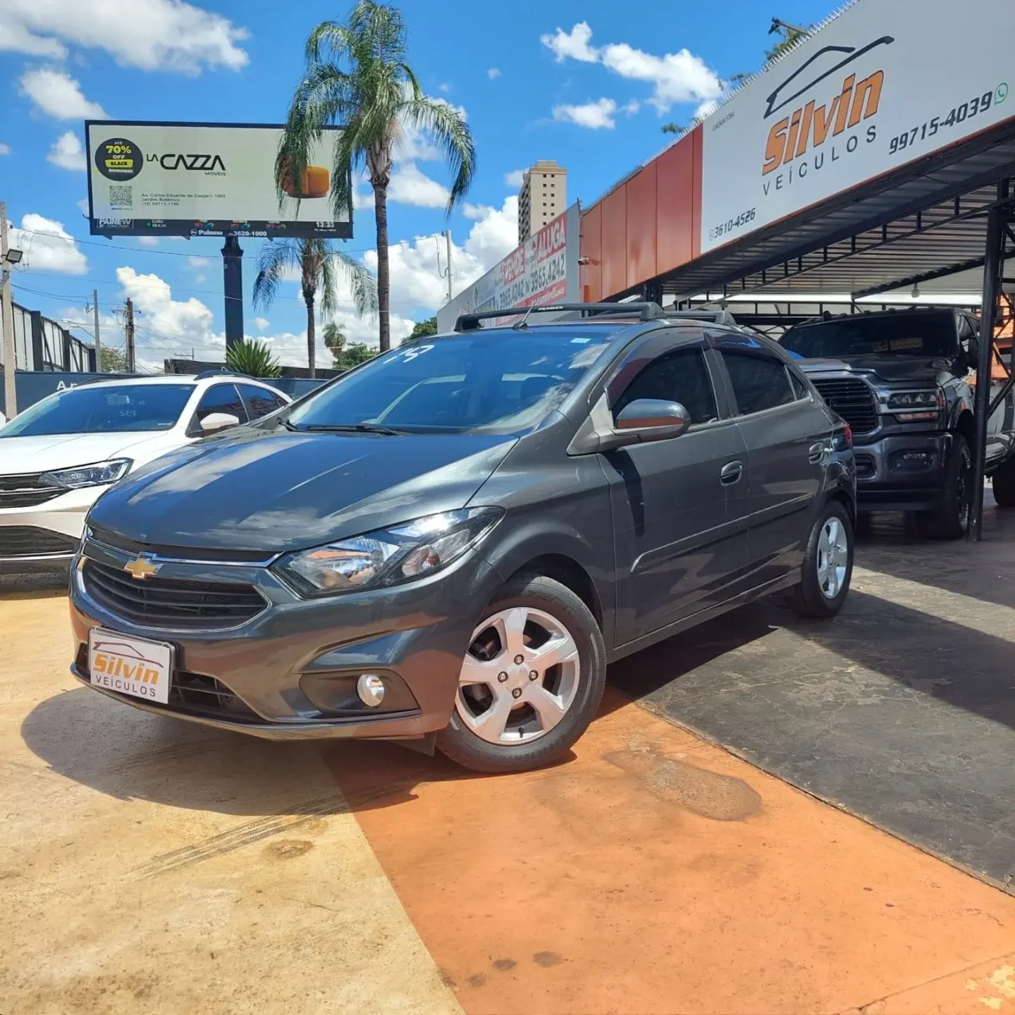 CHEVROLET Onix Hatch - Foto