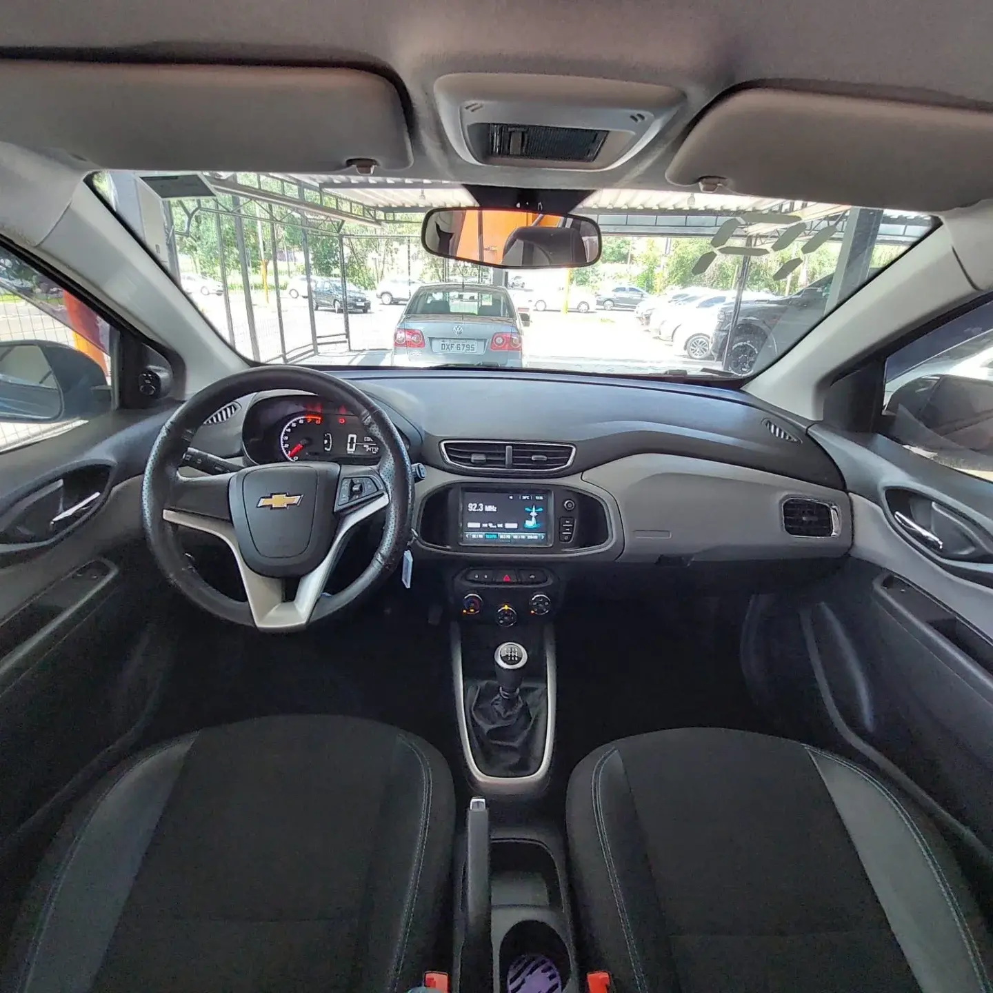 CHEVROLET Onix Hatch - Foto