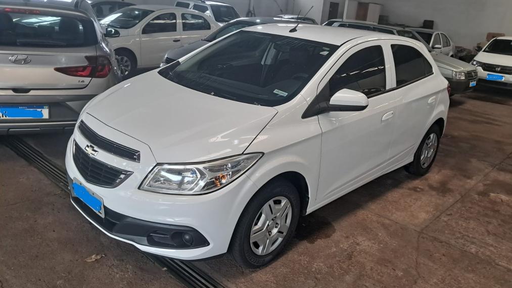 CHEVROLET Onix Hatch - Foto