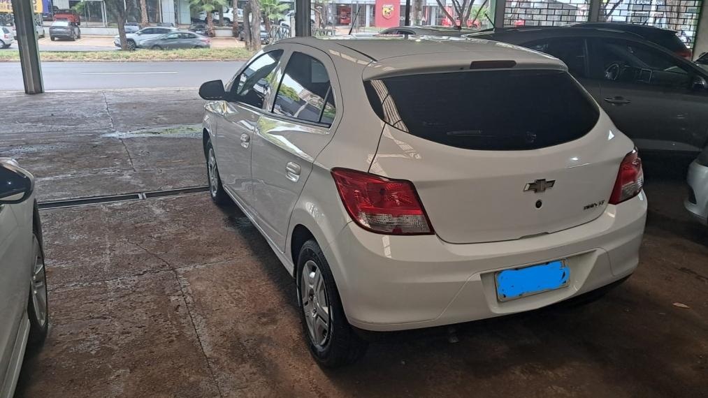 CHEVROLET Onix Hatch - Foto