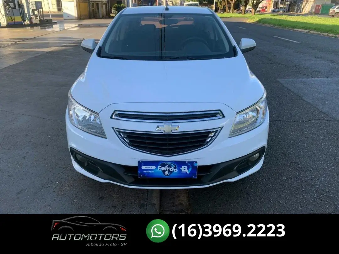 CHEVROLET Onix Hatch - Foto