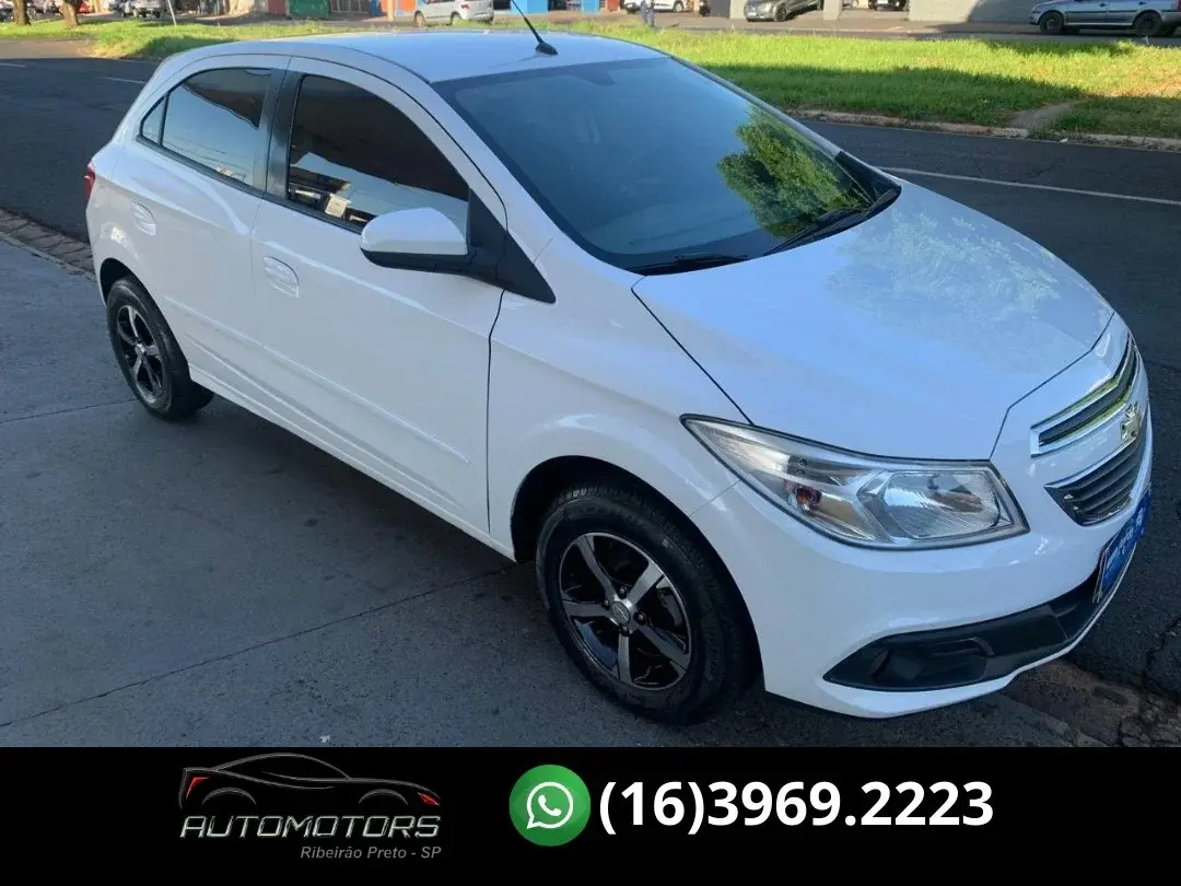 CHEVROLET Onix Hatch - Foto