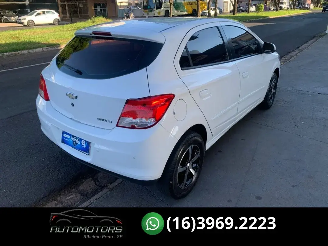 CHEVROLET Onix Hatch - Foto