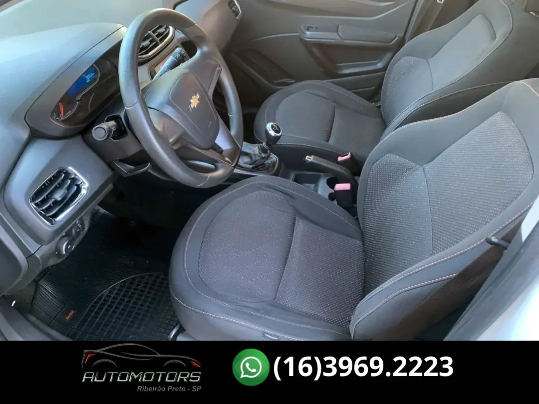 CHEVROLET Onix Hatch - Foto