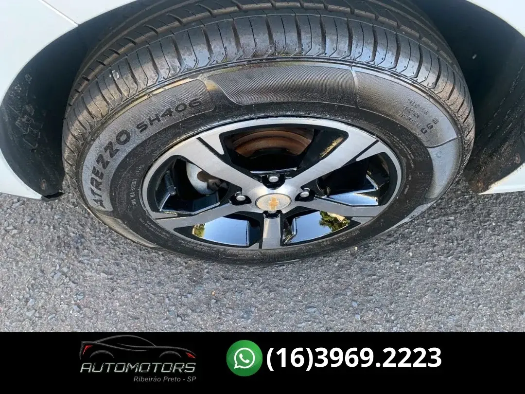 CHEVROLET Onix Hatch - Foto